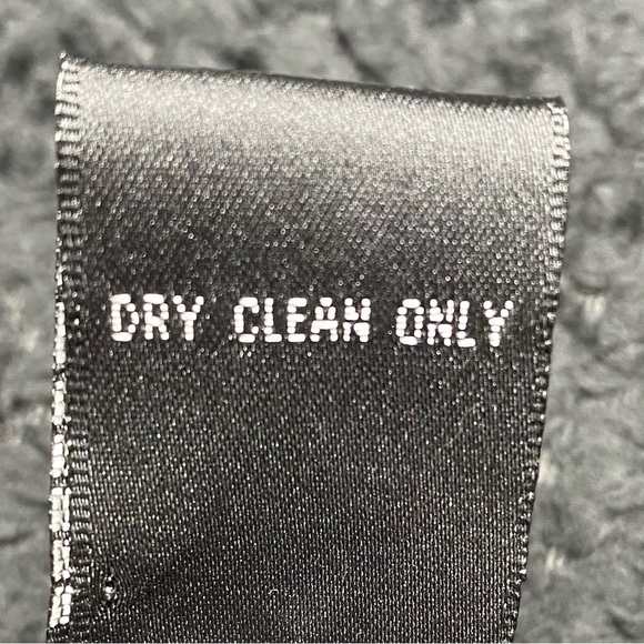 SilkLand Women’s 100% Silk Blouse 2X Button Front Animals Print Side Slits - Picture 4 of 11